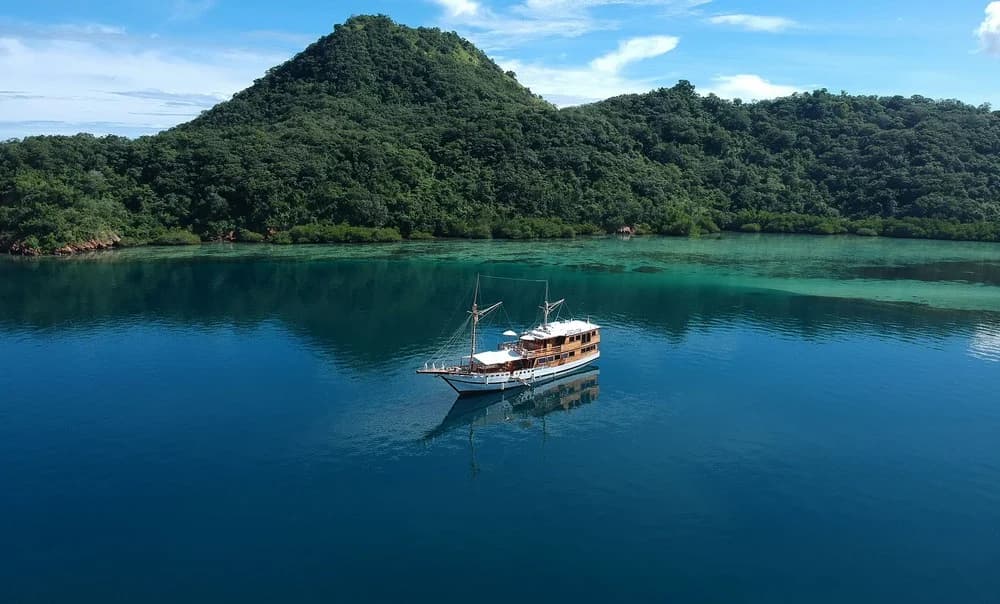 Lombok to Komodo Sailing Expeditions