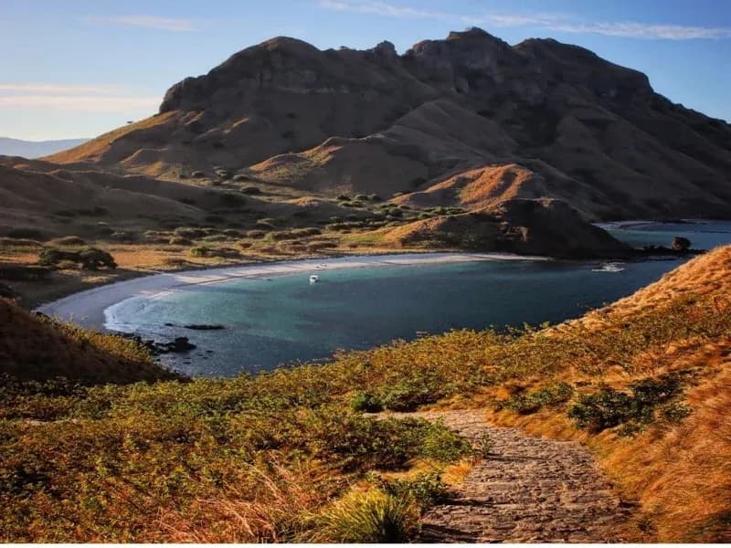 Komodo Yacht Charter Pakkeliste: Must-Haves til Din Rejse