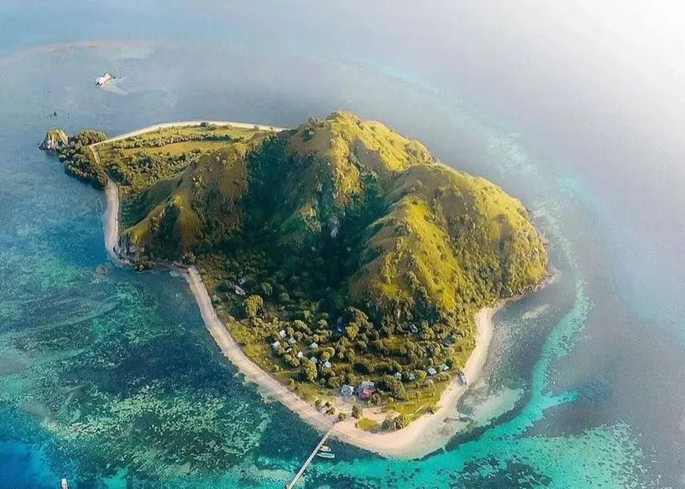 Kanawa Island - Luxury Phinisi Komodo Charter 2026