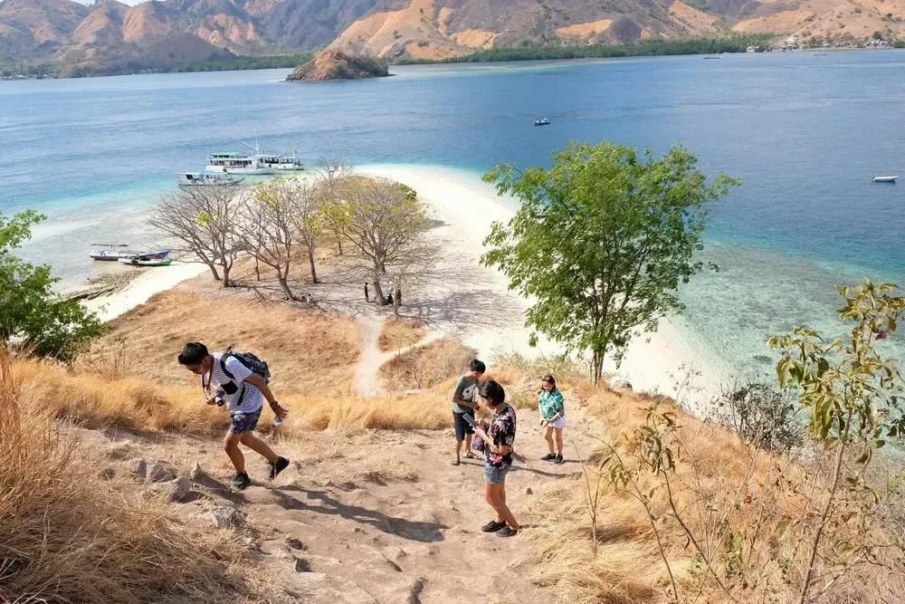 Kelor Island - Luxury Phinisi Komodo Charter 2026