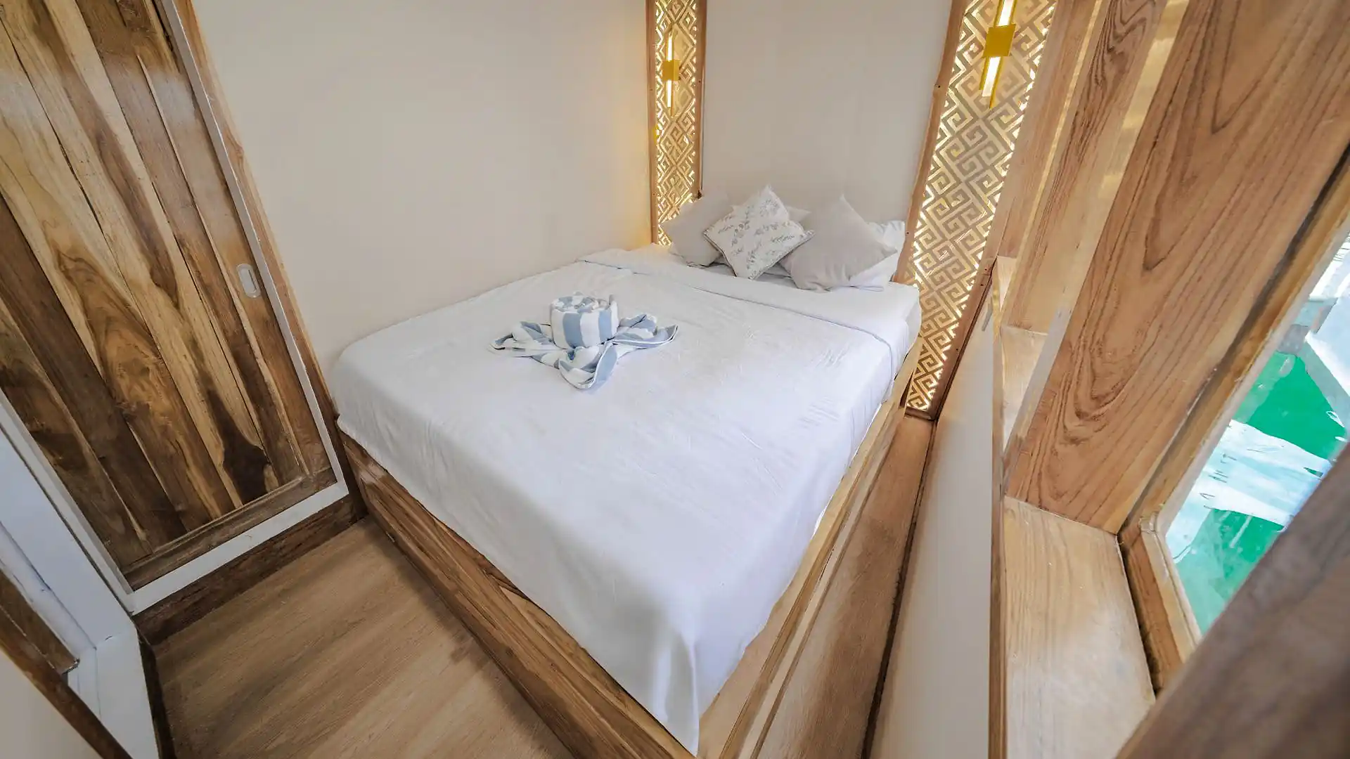 Deluxe Balcony 2 - Image 1