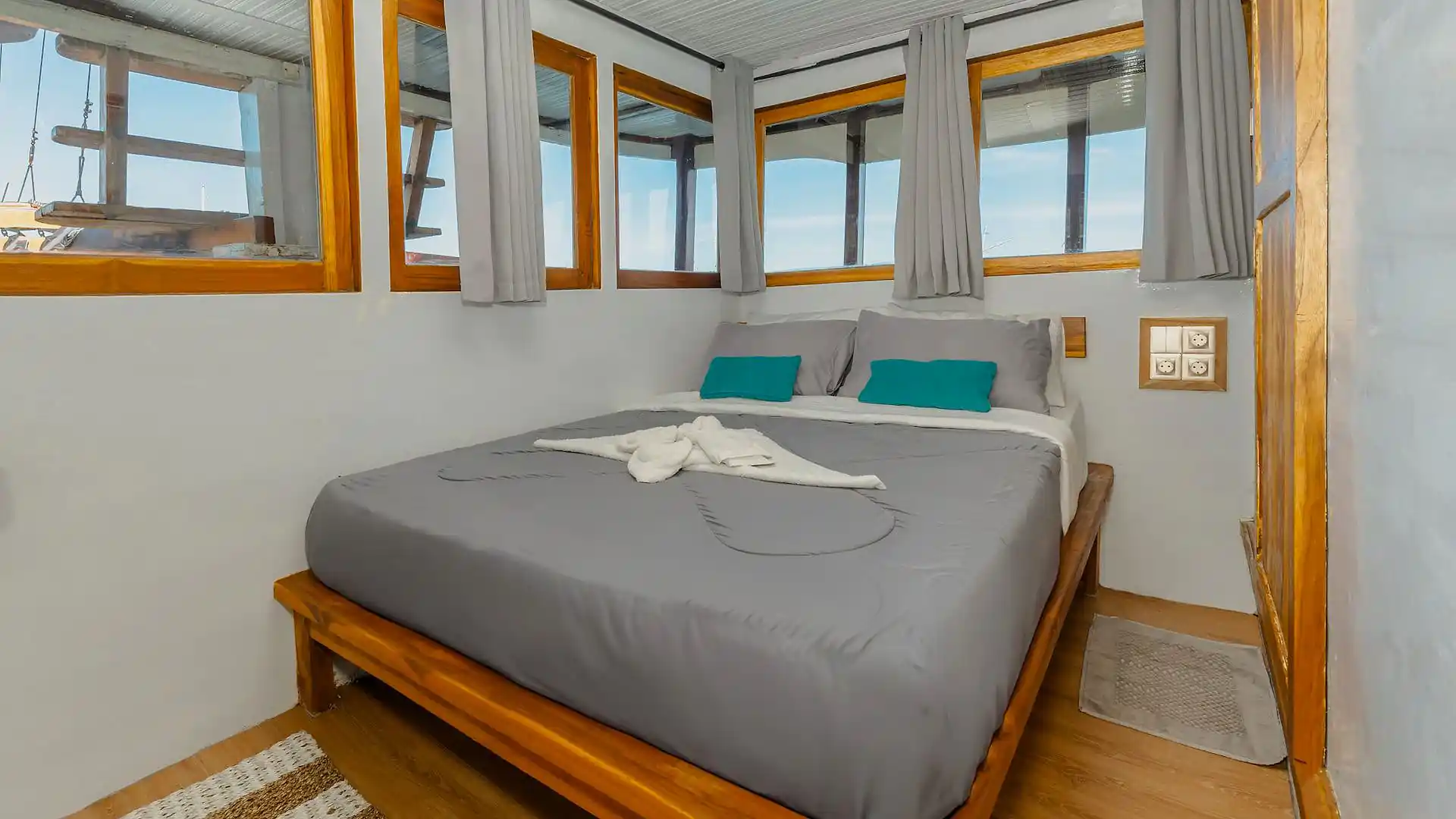 Private Cabin Main Deck - Image 1