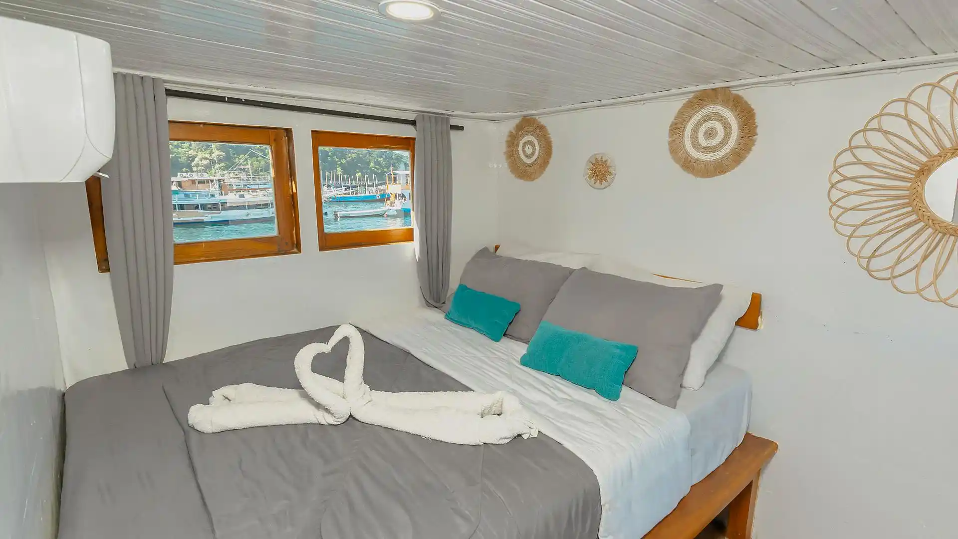 Private Cabin Upper Deck - Image 1