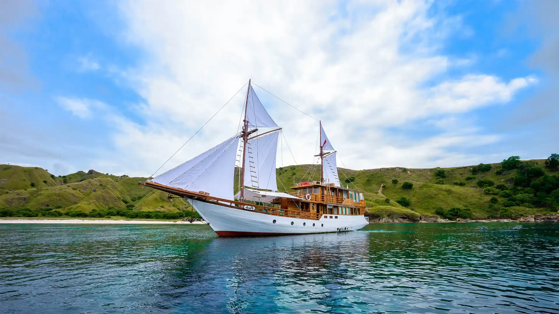 Andalusia Phinisi — Gallery View 2, Komodo