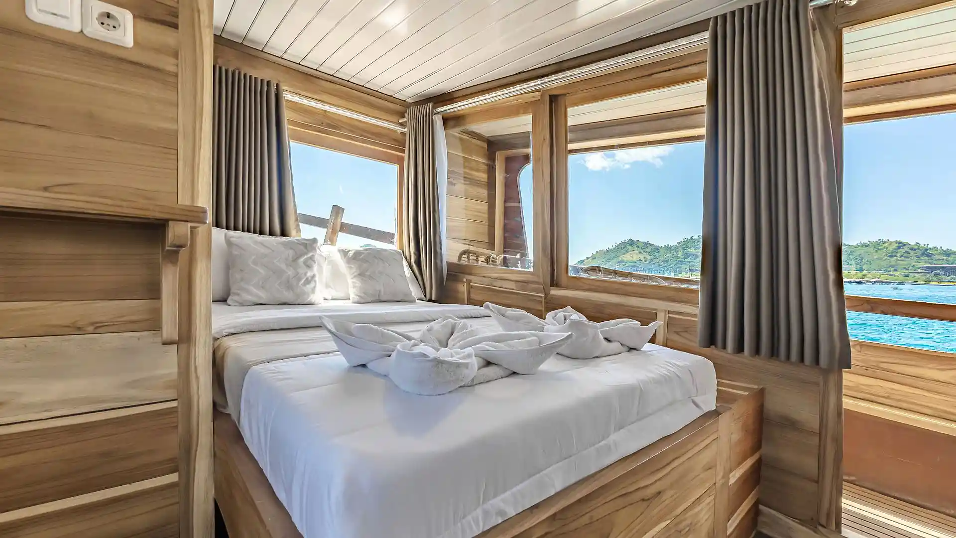 Deluxe Cabin 2 (Maindeck) - Image 1