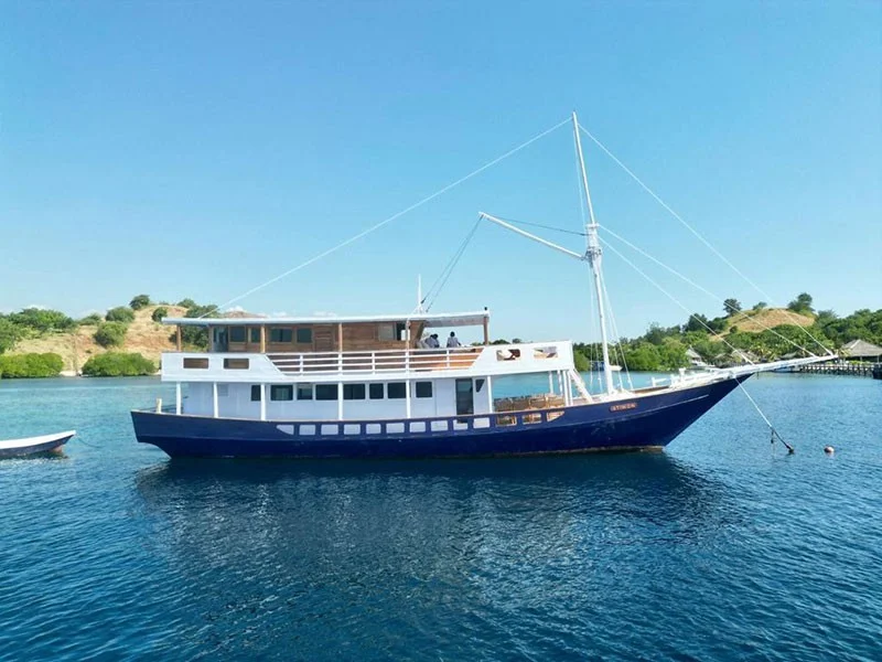 Atimon Phinisi — Gallery View 2, Komodo