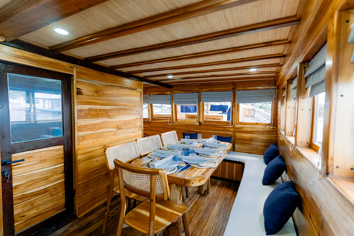 Barakati Cruise - Luxury Phinisi Komodo Charter 2026