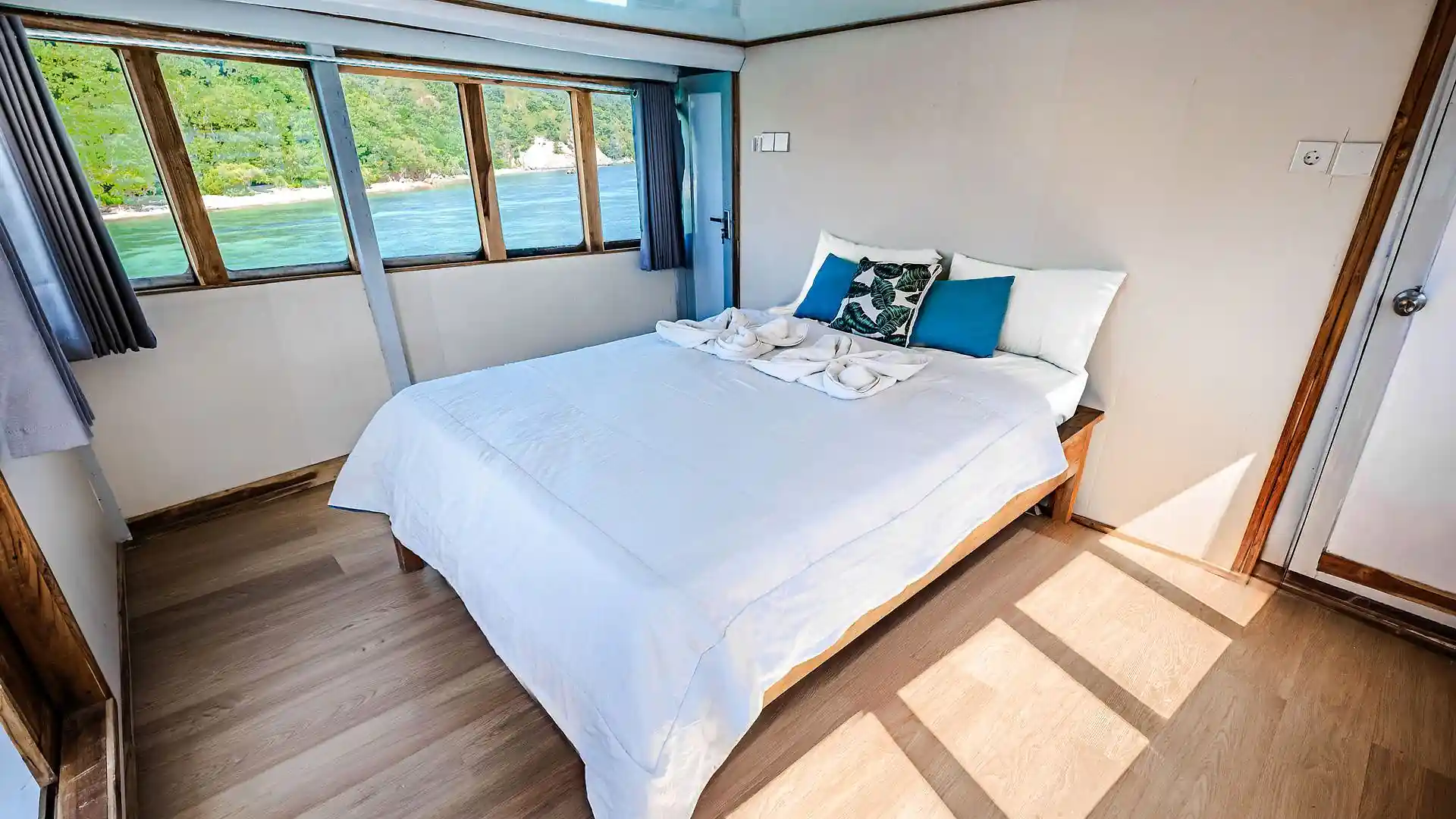 Master Cabin Upper Deck - Image 1