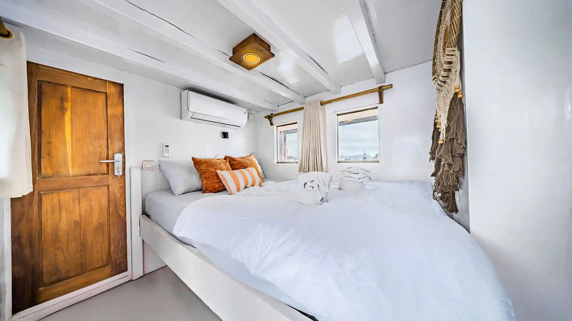 White Private Cabin 90 Main Deck - Image 1