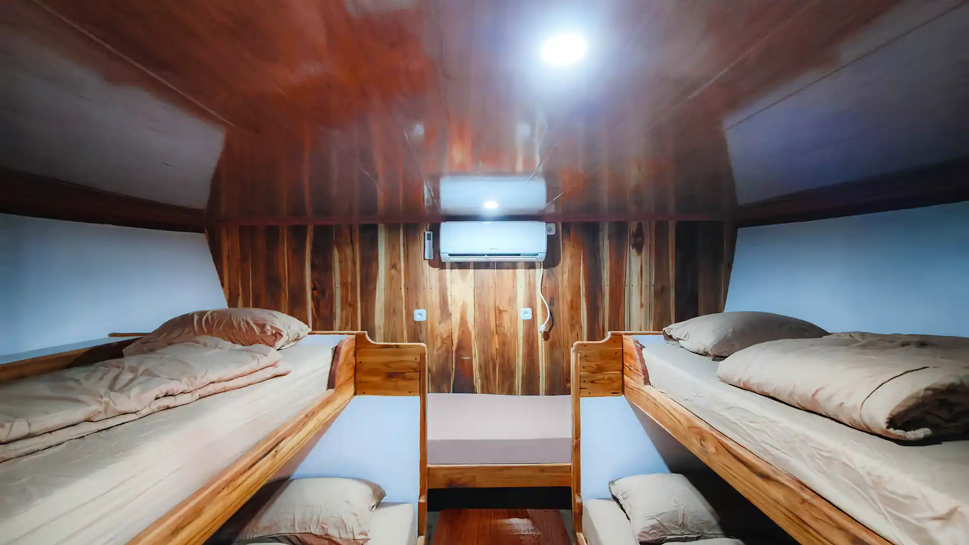 SHARING ROOM - Image 1