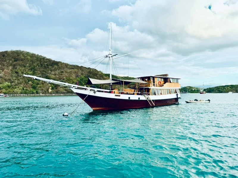 Fadaelo Phinisi — Gallery View 2, Komodo