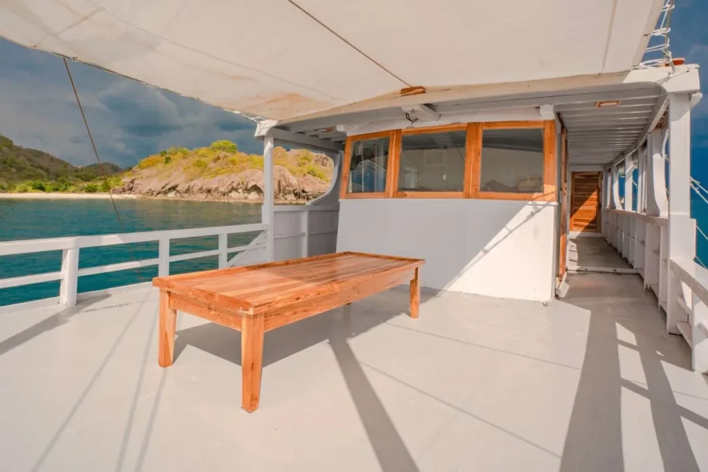 IJC Boat - Luxury Phinisi Komodo Charter 2026