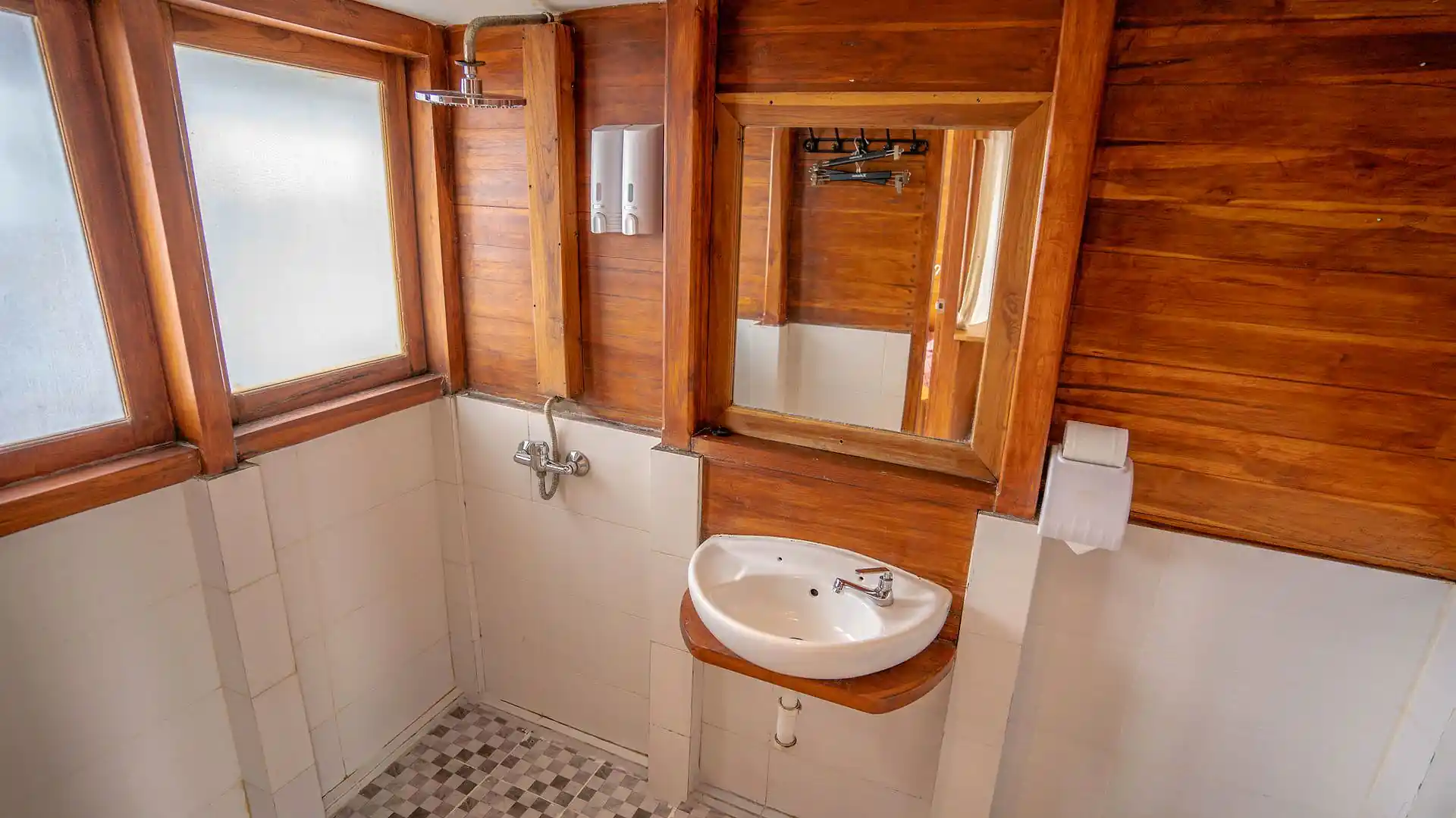Deluxe Ocean Cabin - Image 1