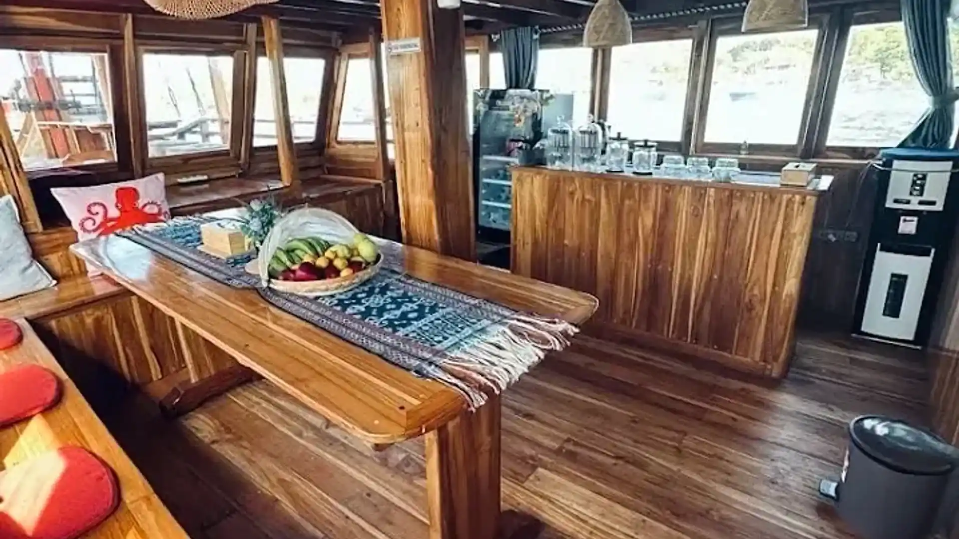 Komodo Trail - Luxury Phinisi Komodo Charter 2026