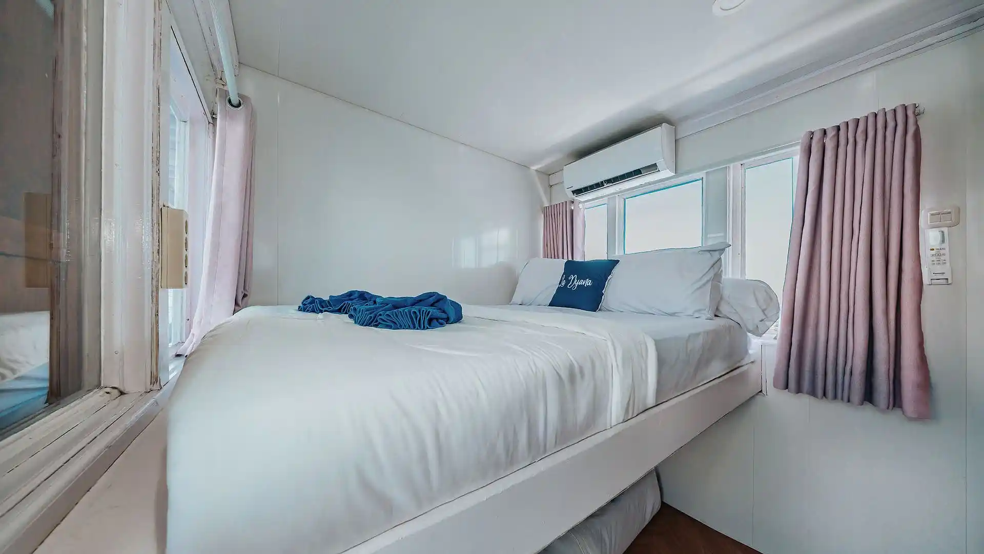 Private Cabin - Image 1