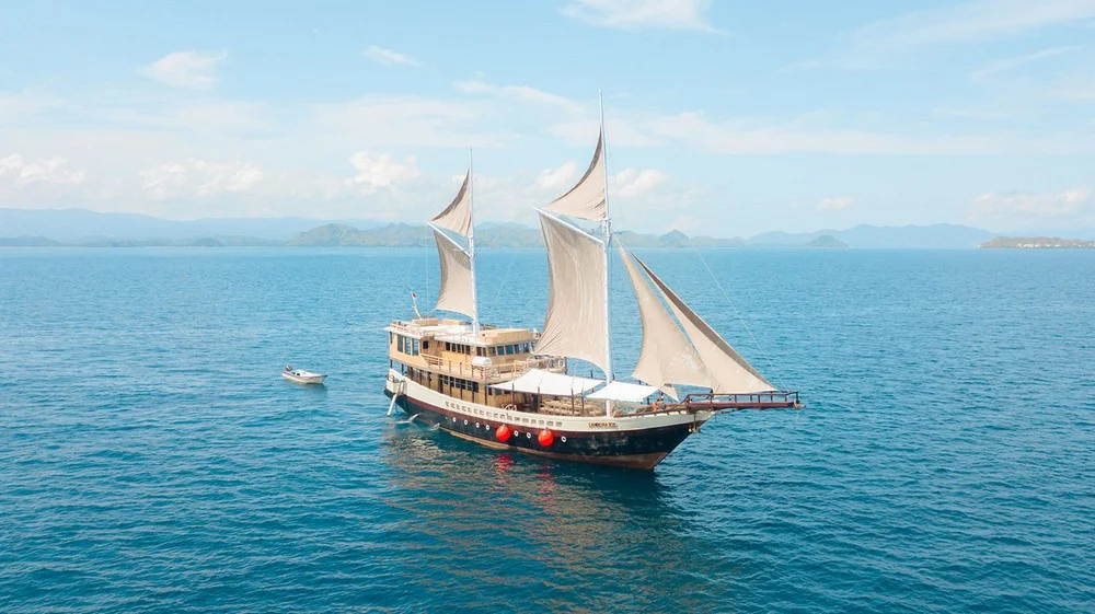 Lamborajo 2 - Luxury Phinisi Komodo Charter 2026
