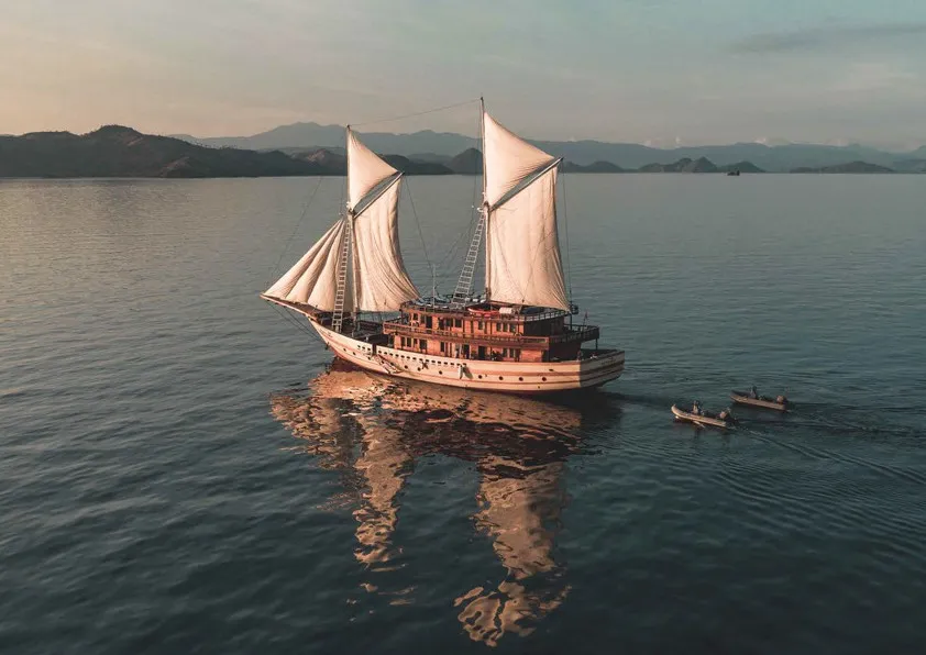 The Maj Oceanic — Gallery View 2, Komodo
