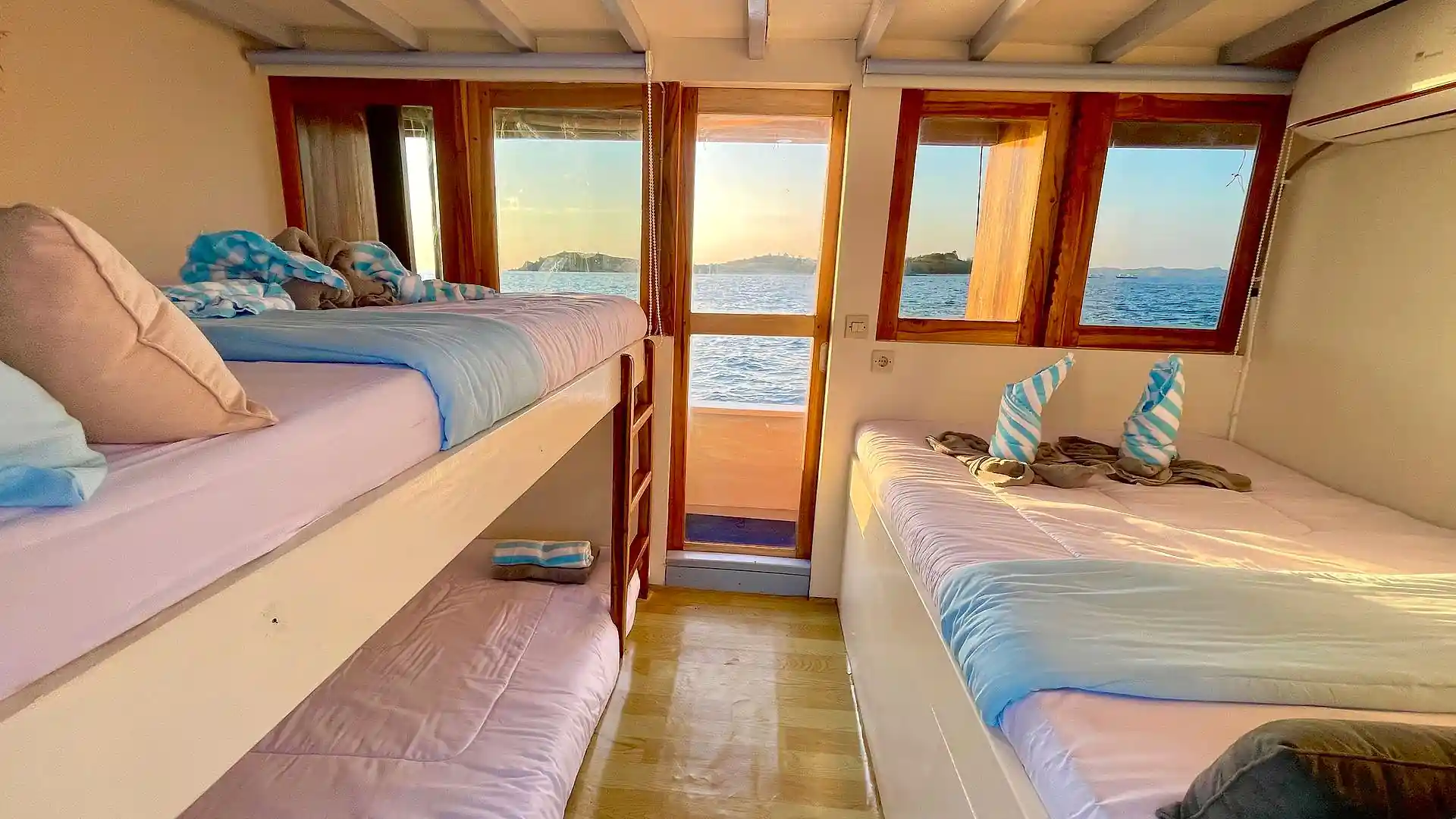 SHARING ROOM - Image 1