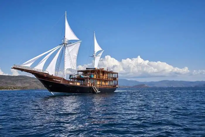 Oracle Yacht — Gallery View 2, Komodo