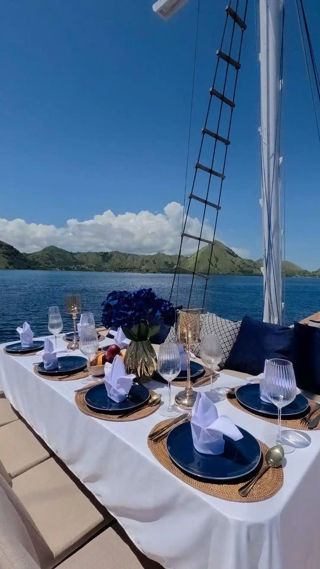 Raffles Cruise - Luxury Phinisi Komodo Charter 2026
