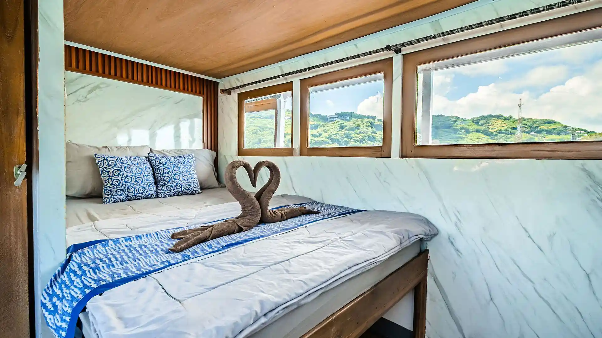 Master Cabin Upper Deck - Image 1