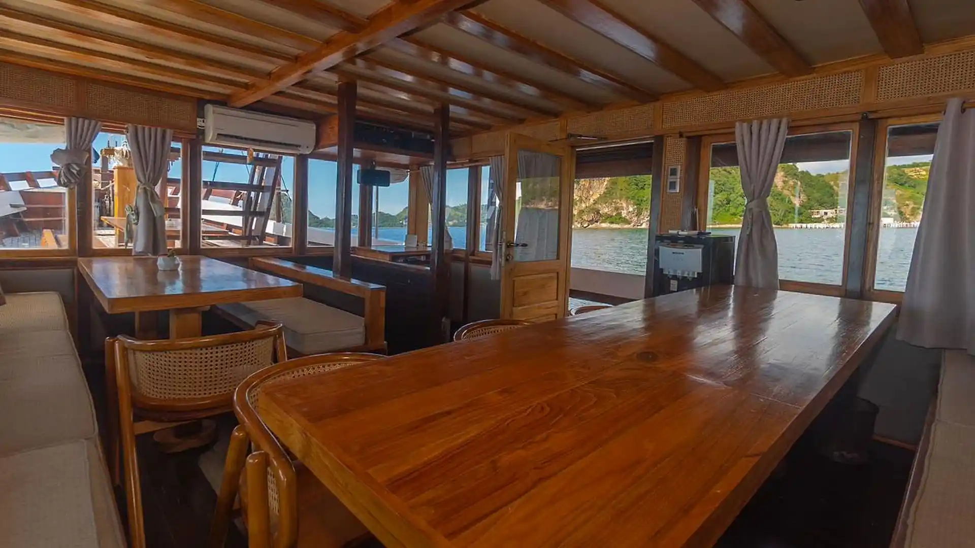 Refviero Ocean - Luxury Phinisi Komodo Charter 2026