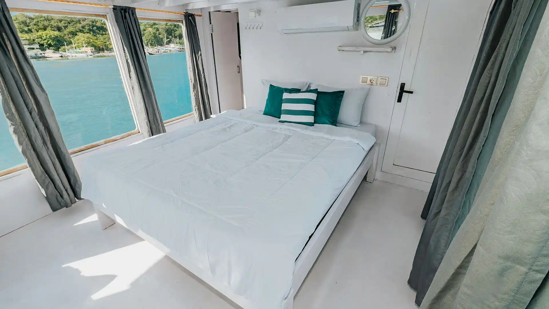 Master Cabin Upper Deck - Image 1