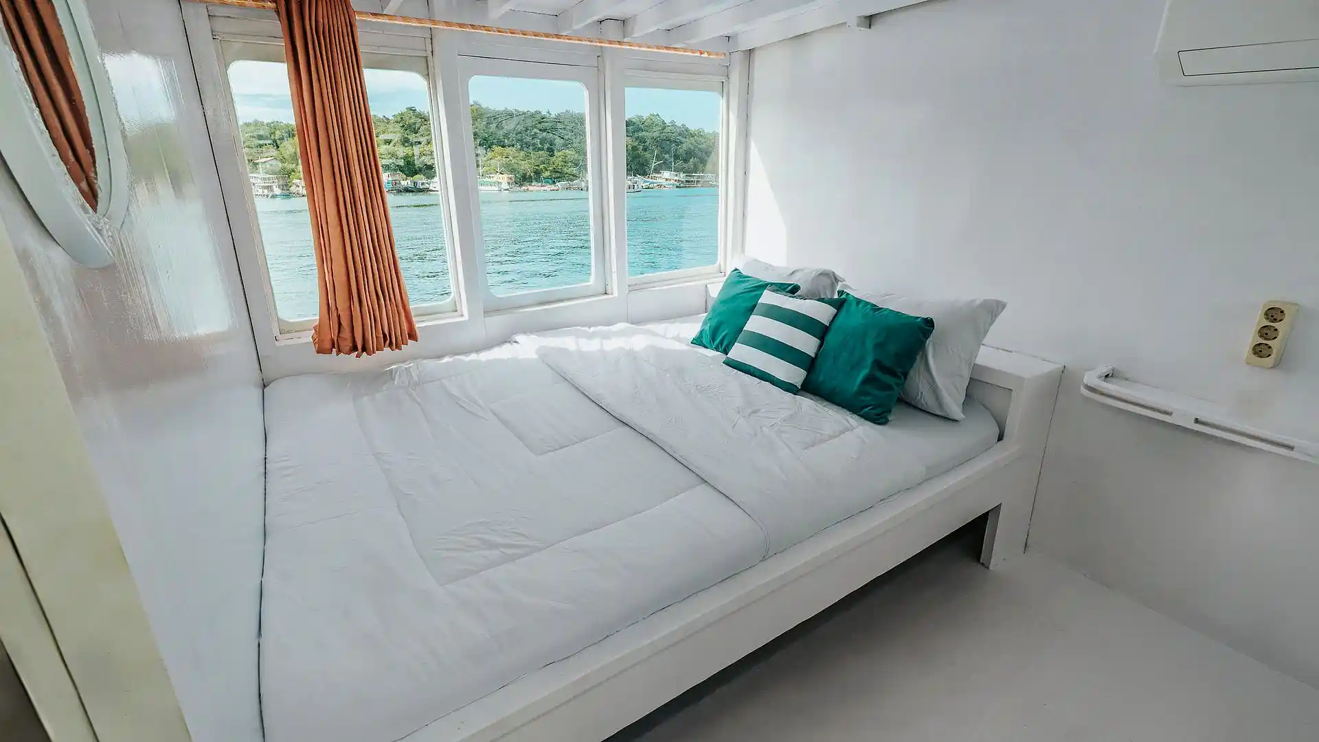 Private Cabin Upper Deck - Image 1