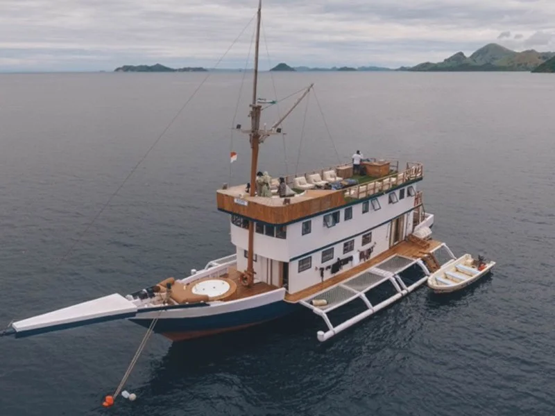 Sea Familia - Luxury Phinisi Komodo Charter 2026