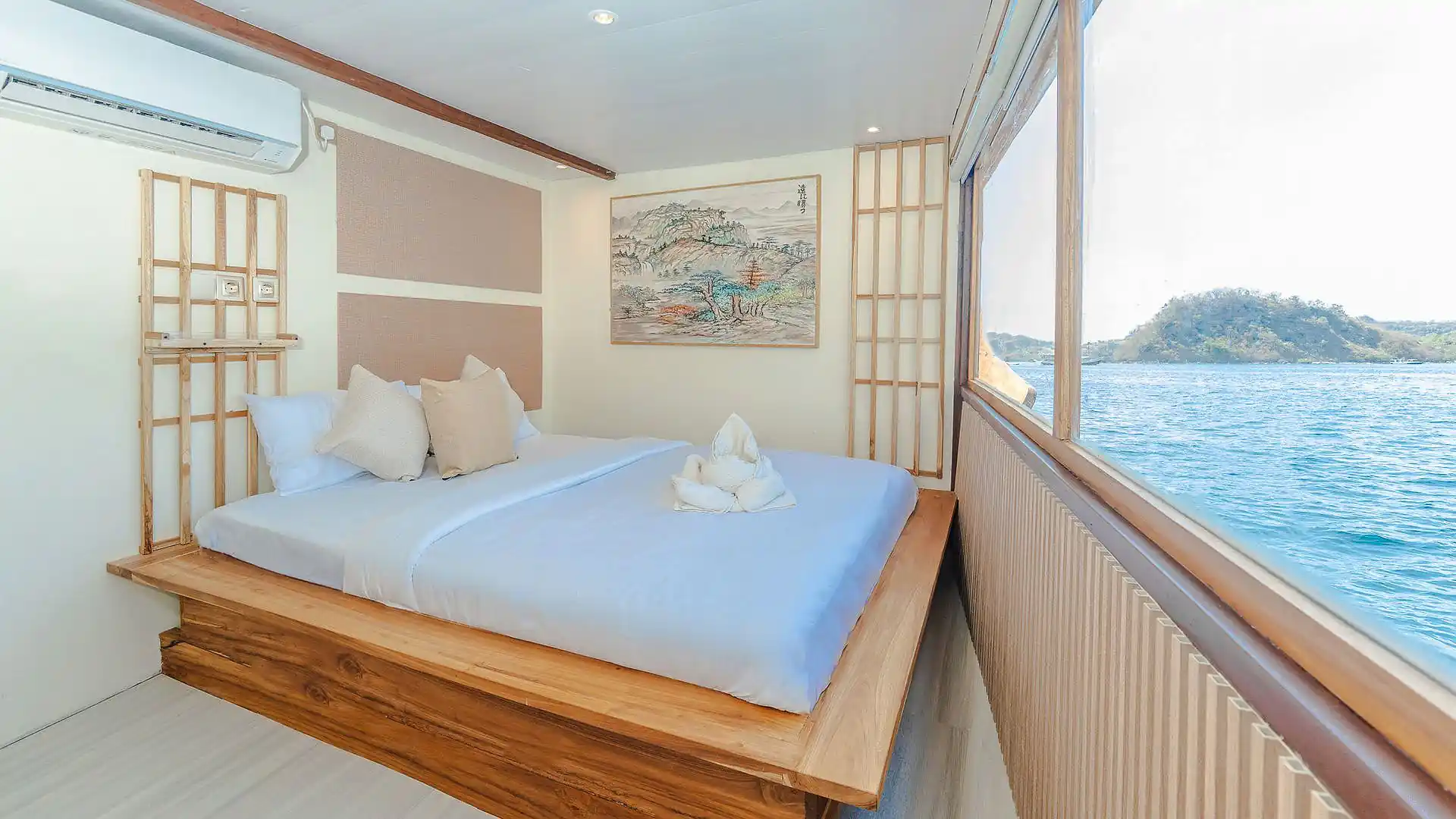 Signature Cabin Maindeck 1 - Image 1