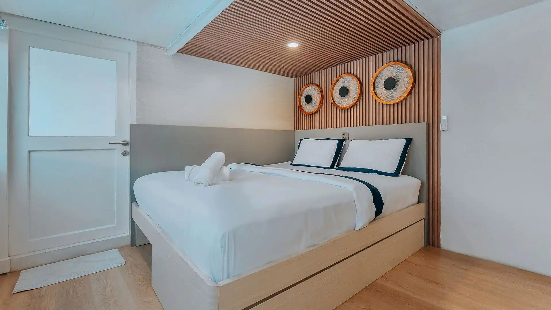 Deluxe Sea View Room A (Maindeck) - Image 1