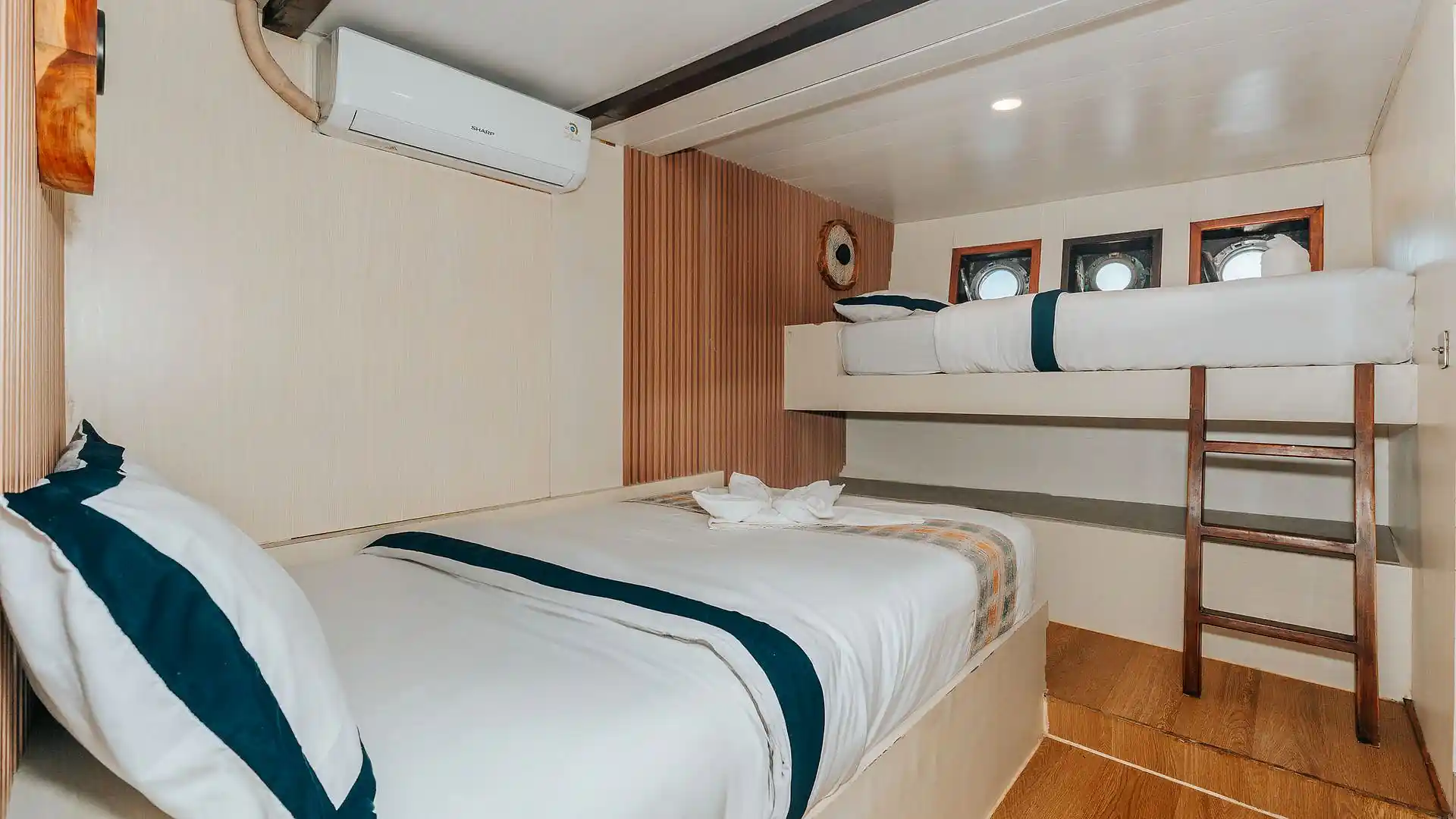 Alor Room (Lowerdeck mixed) - Image 1